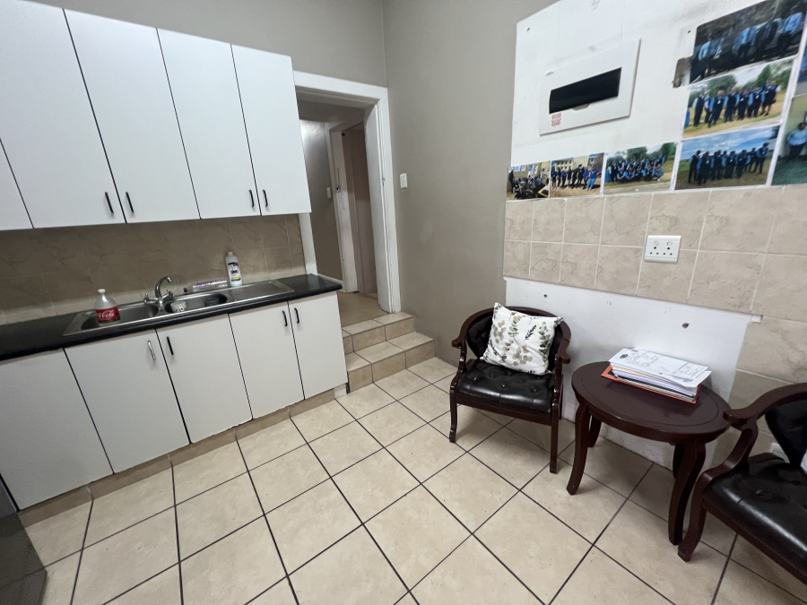 5 Bedroom Property for Sale in Cambridge Eastern Cape